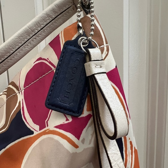 Coach Multicolor Signature Shoulder Bag - Picture 4 of 14